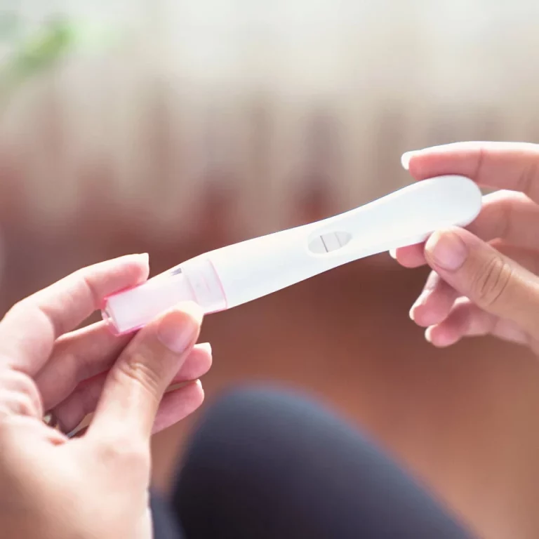 Pregnancy Test Very Faint Line : What Does It Mean?